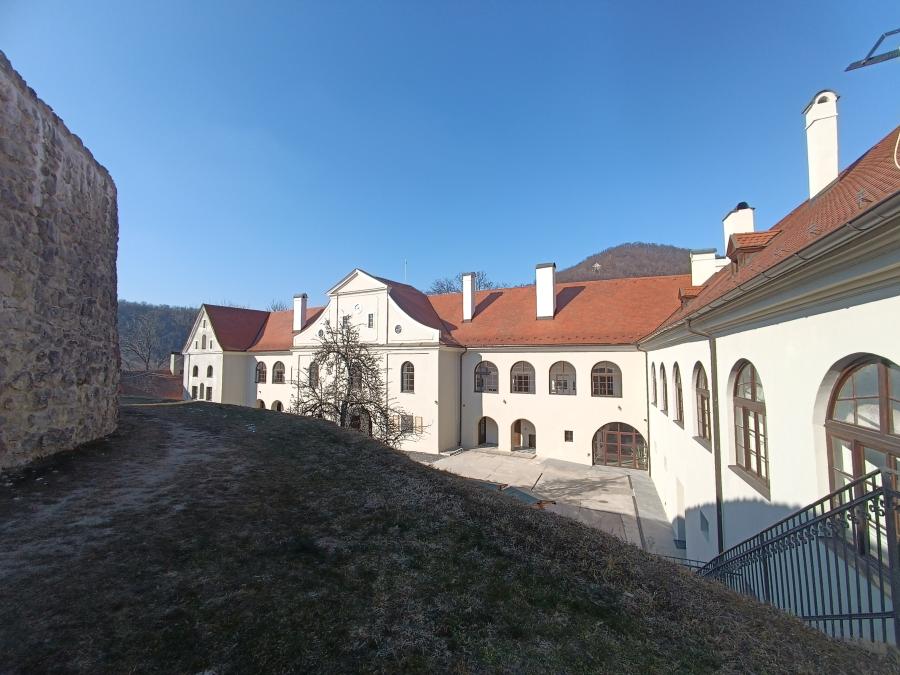 Hrad Modrý Kameň